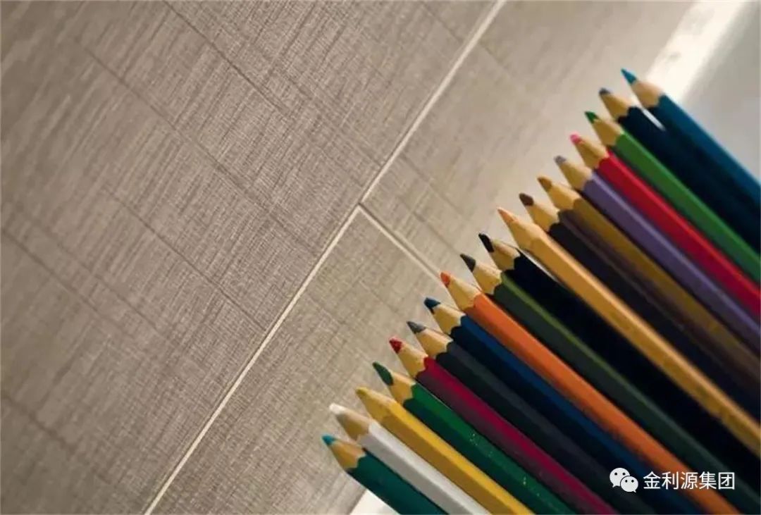 冬季是冷冽的，地板是溫暖的
